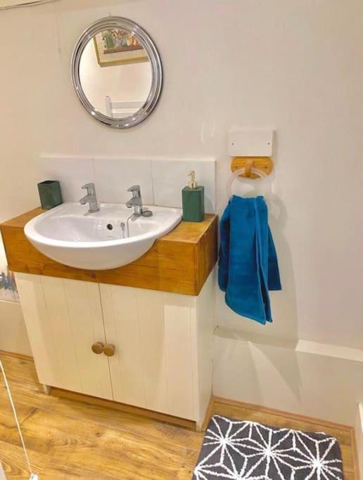 Traveller'S Rest - Cosy Cottage In Heart Of Wilton Salisbury Luaran gambar